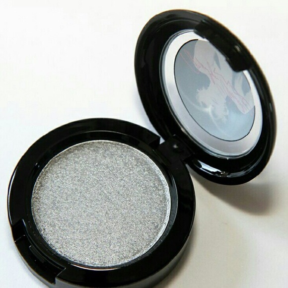 MAC Silver Screen Eyeshadow - Picture 2 of 4